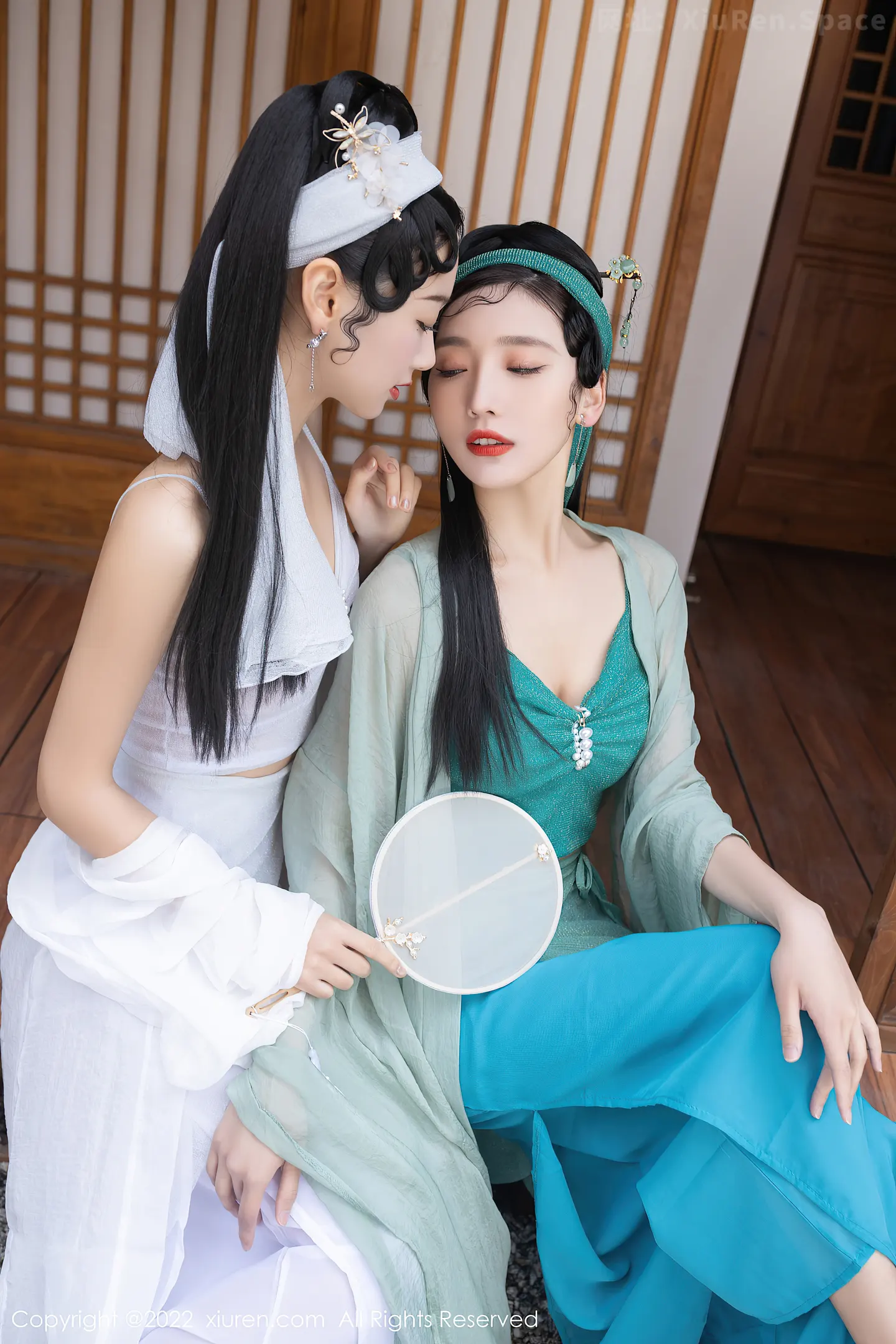 图片[3]-[Xiuren秀人网] 2022.04.29 VOL.4952 唐安琪 陆萱萱古装美女白素贞与小青 透视情趣汉服裙加肉丝美腿性感私房写真集-秀人网官方网站